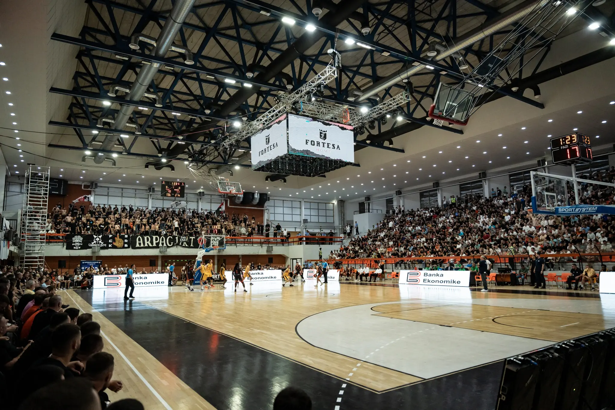 Pamje nga ndeshja Golden Eagle Ylli-Bashkimi